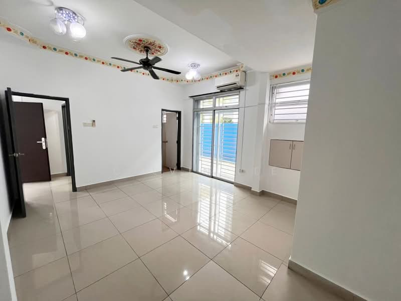 Rumah Berkembar untuk Dijual di Taman Mutiara Rini (Skudai) - Calvin Lee - Living Room - PropertyGuru.com.my