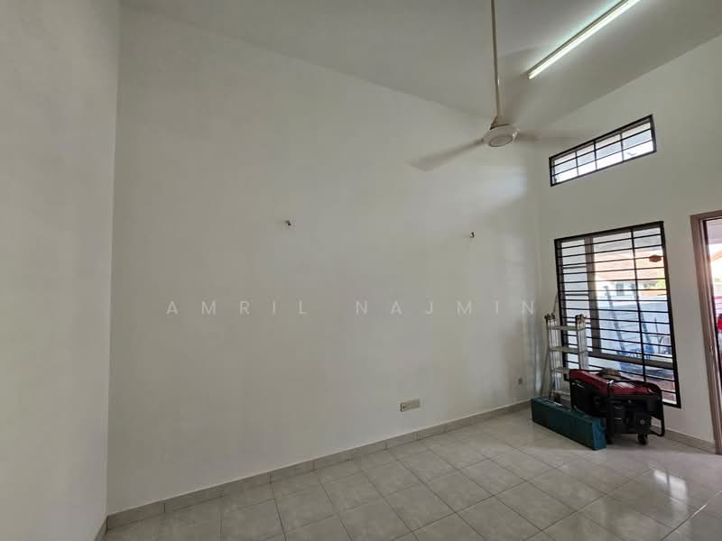 Rumah Teres 1 Tingkat untuk Dijual di Bandar Bukit Raja (Klang) - Amril Najmin - Living Room - PropertyGuru.com.my