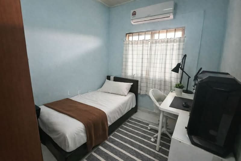 Rumah Bandar untuk Dijual di Taman Tampoi Indah (Tampoi) - Lesley Tan - Bedroom - PropertyGuru.com.my