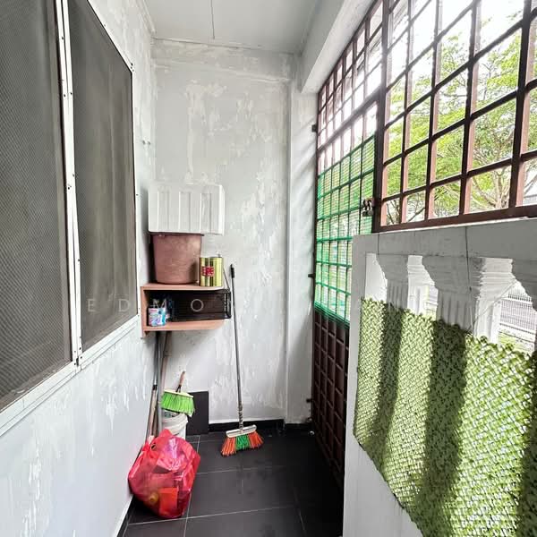 1-storey Terraced House for Sale in Taman Molek (Johor Bahru) - Edmond Tang - Balcony - PropertyGuru.com.my