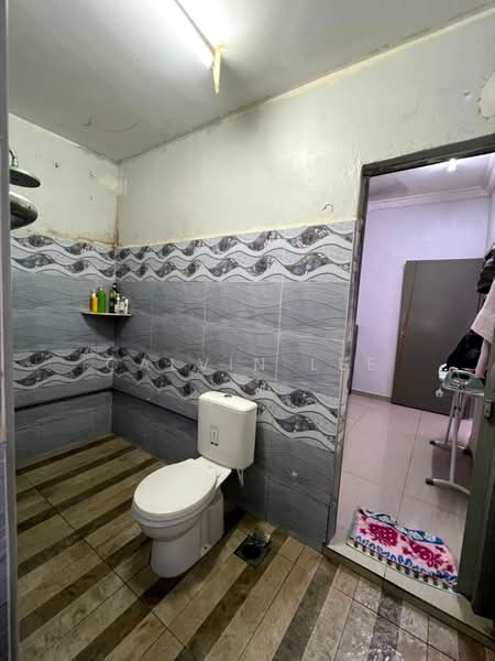 1-storey Terraced House for Sale in Taman Universiti (Skudai) - Calvin Lee - Bathroom - PropertyGuru.com.my