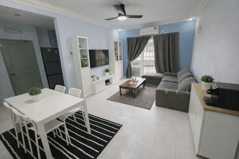 Rumah Bandar untuk Dijual di Taman Tampoi Indah (Tampoi) - Chuan Hong Kee - Living Room - PropertyGuru.com.my