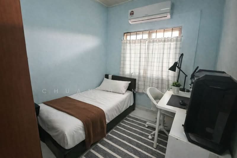 Rumah Bandar untuk Dijual di Taman Tampoi Indah (Tampoi) - Chuan Hong Kee - Bedroom - PropertyGuru.com.my