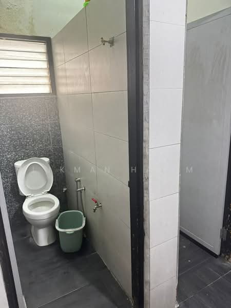 Shop for Rent in Taman Kajang Utama (Kajang) - Lukman Hakim - Bathroom - PropertyGuru.com.my