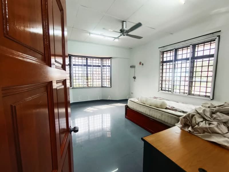 2-storey Terraced House for Rent in Taman Ungku Tun Aminah (Skudai) - Bella Goh - Bedroom - PropertyGuru.com.my