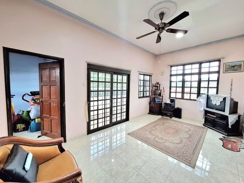 Rumah Banglo untuk Dijual di Seksyen 9 (Shah Alam) - Nadzmie Nasir - Living Room - PropertyGuru.com.my