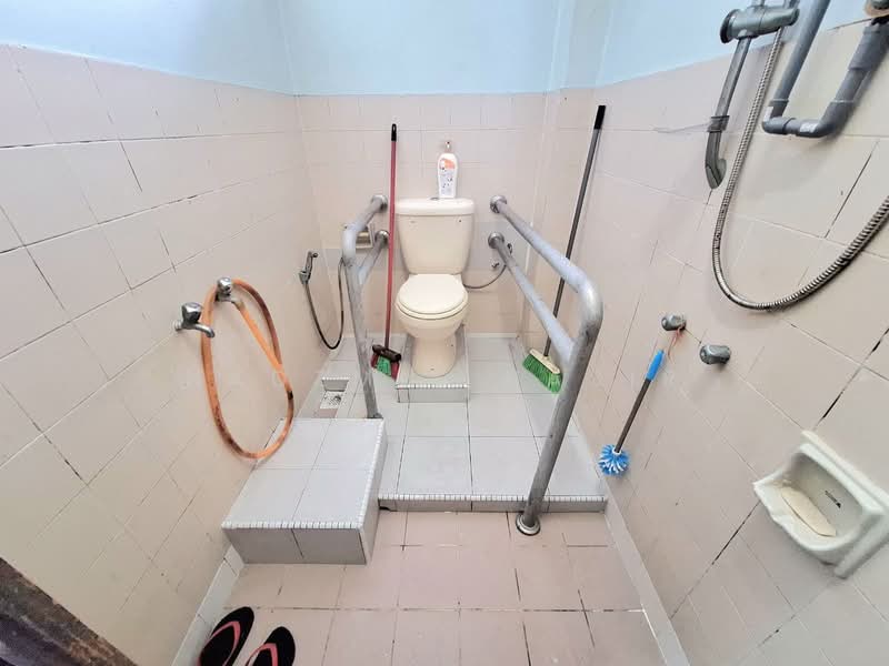 Rumah Banglo untuk Dijual di Seksyen 9 (Shah Alam) - Nadzmie Nasir - Bathroom - PropertyGuru.com.my