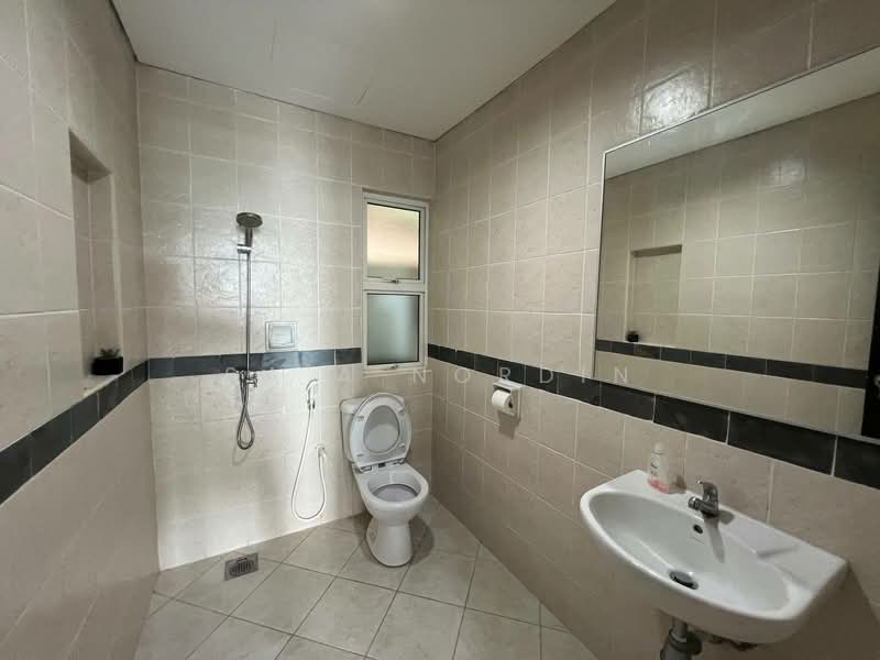 Kondominium untuk Dijual di Armanee Terrace - Sa'a Nordin - Bathroom - PropertyGuru.com.my