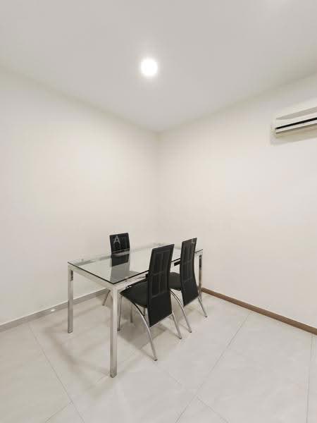 Kediaman Servis untuk Dijual di Parkview Service Apartment - Yong Shin Emmanuel Lai - Dining Room - PropertyGuru.com.my