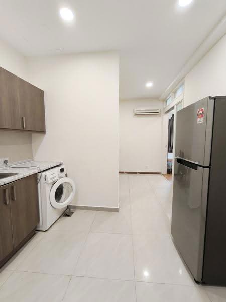 Kediaman Servis untuk Dijual di Parkview Service Apartment - Yong Shin Emmanuel Lai - Kitchen - PropertyGuru.com.my