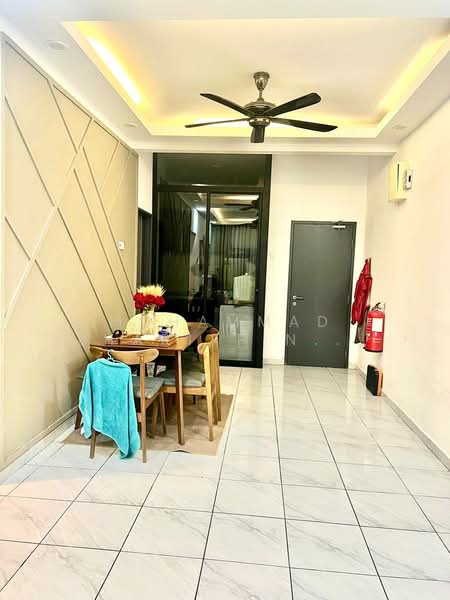 Apartment for Sale at Putra Impian - Muhammad Zhariff Nasharudin - Dining Room - PropertyGuru.com.my