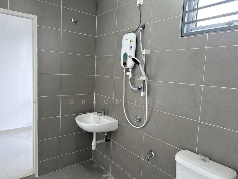 Rumah Teres 2 Tingkat untuk Disewa di Bandar Seri Impian (Kluang) - Grace Fan - Bathroom - PropertyGuru.com.my