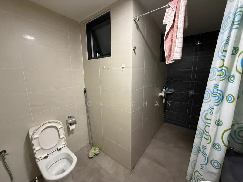 Service Residence for Sale at Pearl Suria - Lucas Chan - Bathroom - PropertyGuru.com.my