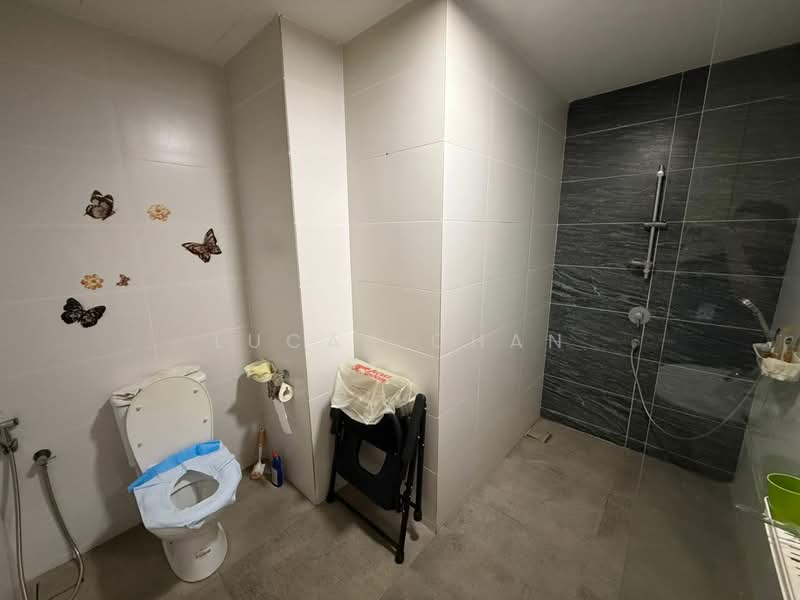 Service Residence for Sale at Pearl Suria - Lucas Chan - Bathroom - PropertyGuru.com.my
