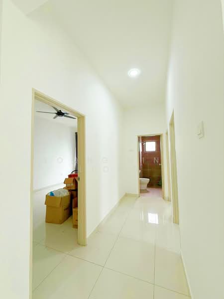 Rumah Berkembar untuk Dijual di Taman Pulai Hijauan (Skudai) - Loong Hing Liong - Corridor - PropertyGuru.com.my