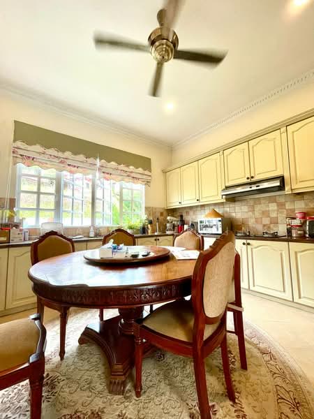 Rumah Banglo untuk Dijual di Seksyen 9 (Shah Alam) - Sa'a Nordin - Kitchen - PropertyGuru.com.my