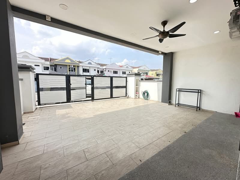 2-storey Terraced House for Sale in Taman Bukit Rawang Jaya (Rawang) - Evelyn Khoo - Car Porrch - PropertyGuru.com.my