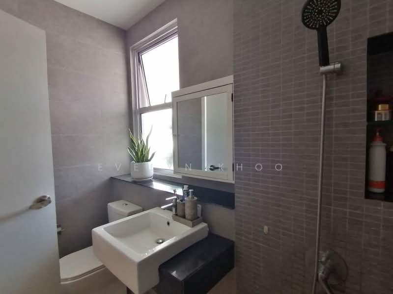 2-storey Terraced House for Sale in Batu Arang (Selangor) - Evelyn Khoo - Bathroom - PropertyGuru.com.my