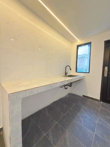 2-storey Terraced House for Sale in Bandar Baru Permas Jaya (Permas Jaya) - Loong Hing Liong - Kitchen - PropertyGuru.com.my