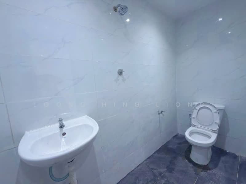 2-storey Terraced House for Sale in Bandar Baru Permas Jaya (Permas Jaya) - Loong Hing Liong - Bathroom - PropertyGuru.com.my