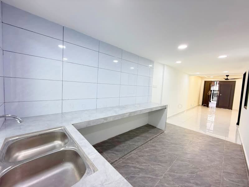 Rumah Teres 2 Tingkat untuk Dijual di Taman Damai Jaya (Skudai) - Loong Hing Liong - Kitchen - PropertyGuru.com.my
