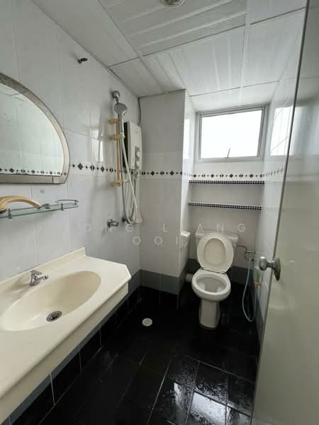 Condominium for Sale at U Garden Resort Condominium - Tong Liang Ooi - Bathroom - PropertyGuru.com.my