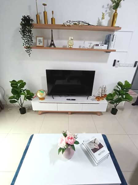 Servis Apartment untuk Disewa di Sunway Belfield - Chris Chia - Living Room - PropertyGuru.com.my