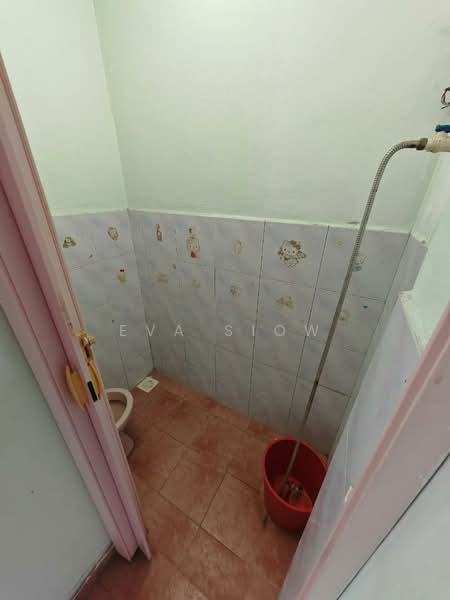 Rumah Teres 1 Tingkat untuk Dijual di Taman Ungku Tun Aminah (Skudai) - Eva Siow - Bathroom - PropertyGuru.com.my