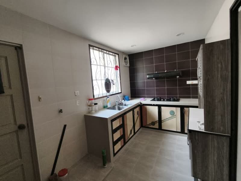 2-storey Terraced House for Sale in Bukit Indah (Iskandar Puteri (Nusajaya)) - Eva Siow - Kitchen - PropertyGuru.com.my