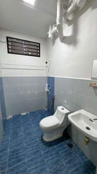 Pangsapuri untuk Dijual di Indah Court Apartment - Eva Siow - Bathroom - PropertyGuru.com.my
