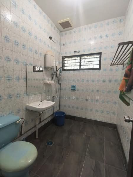 Rumah Teres 2 Tingkat untuk Disewa di Taman Pelangi (Johor Bahru) - Yvonne Ng - Bathroom - PropertyGuru.com.my