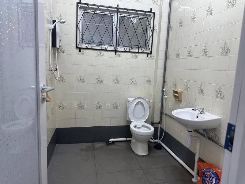 Semi-Detached House for Sale in Kampung Bahru (Johor Bahru) - Josephine Yew - Bathroom - PropertyGuru.com.my