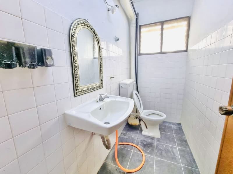 2-storey Terraced House for Sale in Segambut (Kuala Lumpur) - Erin Yusof - Bathroom - PropertyGuru.com.my