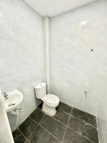 Rumah Teres 1 Tingkat untuk Dijual di Taman Rinting (Masai) - Alan Ler - Bathroom - PropertyGuru.com.my