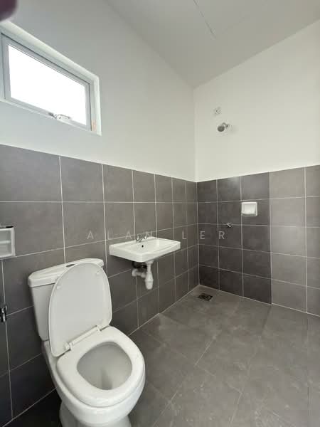 Rumah Teres 2 Tingkat untuk Dijual di Taman Bestari Perdana (Pasir Gudang) - Alan Ler - Bathroom - PropertyGuru.com.my