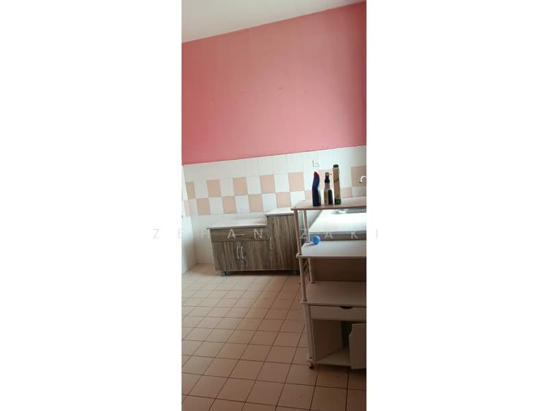 Rumah Teres 2 Tingkat untuk Dijual di Taman Sutera Wangi (Batu Berendam) - Zehan Zaki - Kitchen - PropertyGuru.com.my