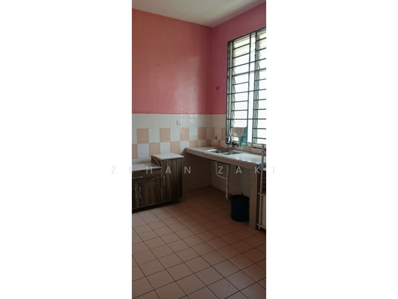 Rumah Teres 2 Tingkat untuk Dijual di Taman Sutera Wangi (Batu Berendam) - Zehan Zaki - Kitchen - PropertyGuru.com.my