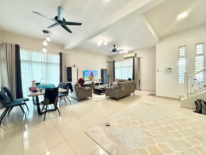 Rumah Teres 2 Tingkat untuk Dijual di Seksyen 8 (Bangi) - Aqillah Razali - Living Room - PropertyGuru.com.my