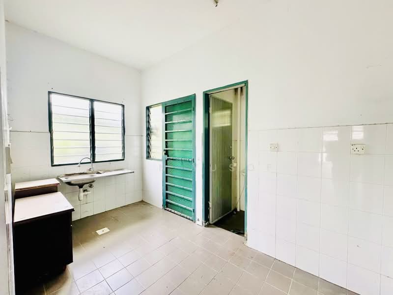1-storey Terraced House for Sale in Taman Selayang Mutiara (Selayang) - Erin Yusof - Kitchen - PropertyGuru.com.my