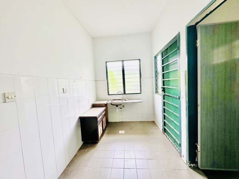 1-storey Terraced House for Sale in Taman Selayang Mutiara (Selayang) - Erin Yusof - Kitchen - PropertyGuru.com.my