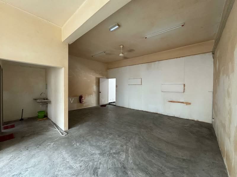 Shop for Rent in Bandar Tiram (Ulu Tiram) - Evelyn Heng - Interior - PropertyGuru.com.my