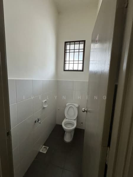 Shop for Rent in Bandar Tiram (Ulu Tiram) - Evelyn Heng - Bathroom - PropertyGuru.com.my