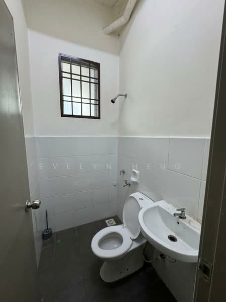 Shop for Rent in Bandar Tiram (Ulu Tiram) - Evelyn Heng - Bathroom - PropertyGuru.com.my