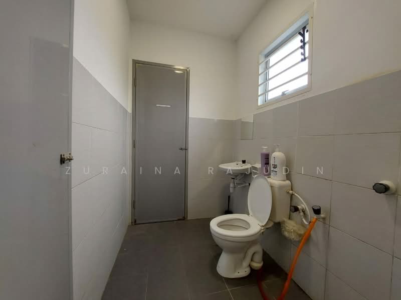 Rumah Teres 2 Tingkat untuk Disewa di Kuala Selangor (Selangor) - Zuraina Rajudin - Bathroom - PropertyGuru.com.my