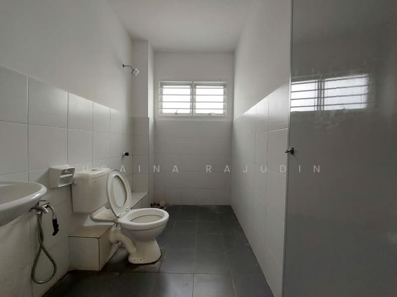 Rumah Teres 2 Tingkat untuk Disewa di Kuala Selangor (Selangor) - Zuraina Rajudin - Bathroom - PropertyGuru.com.my