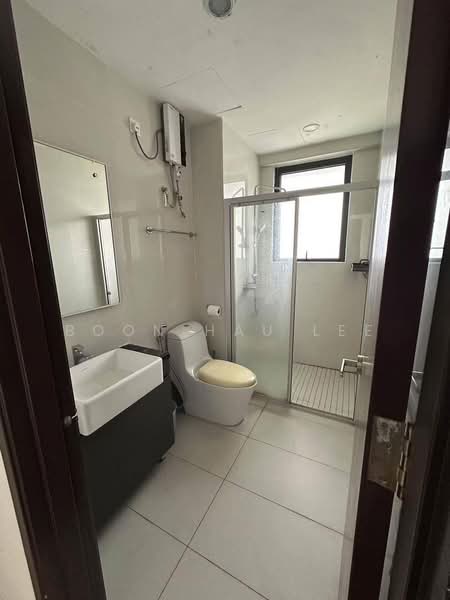 Kondominium untuk Dijual di Royal Strand @ Country Garden Danga Bay - Boon Hau Lee - Bathroom - PropertyGuru.com.my