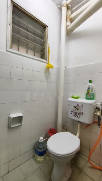 Flat for Sale at Desa Satu - Ashiken Mudzrin - Bathroom - PropertyGuru.com.my
