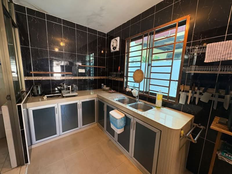 Banglo Pautan untuk Disewa di Austin Perdana (Tebrau) - Li Wei - Kitchen - PropertyGuru.com.my