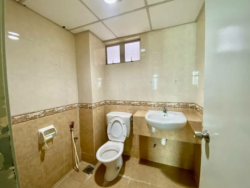 Kondominium untuk Dijual di Villa Makmur - Hanif Kasmani - Bathroom - PropertyGuru.com.my