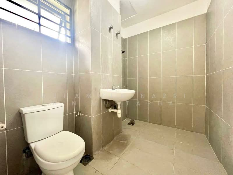 Terraced House for Sale in Bandar Mahkota Banting (Tanjong Duabelas) - Muhammed Nazri bin Mustapha - Bathroom - PropertyGuru.com.my